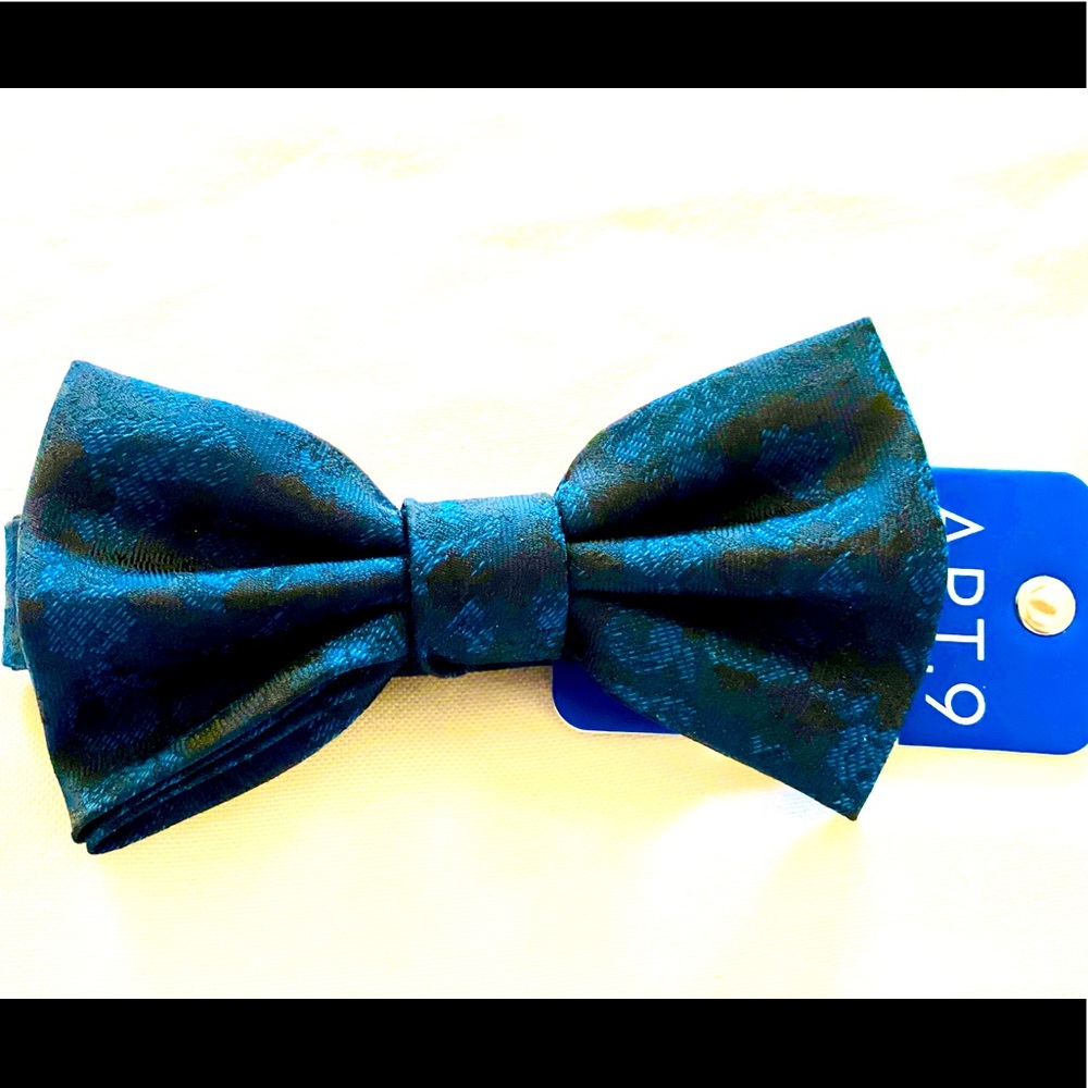 Mens Floral pre-tied BowTie,silky-smooth,Navy Blue
